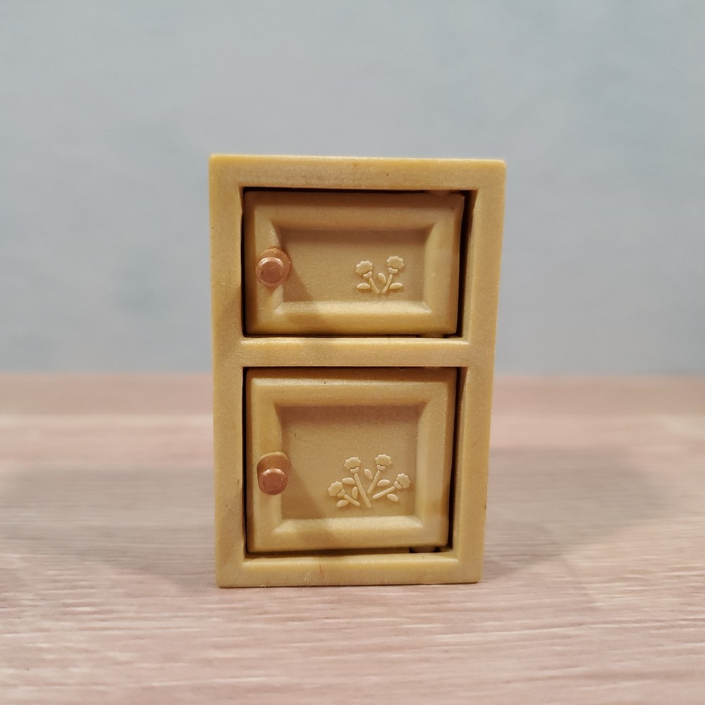 Calico Critters Sylvanian Families 1:16 Mini Plastic 2 Door Cabinet Cupboard
